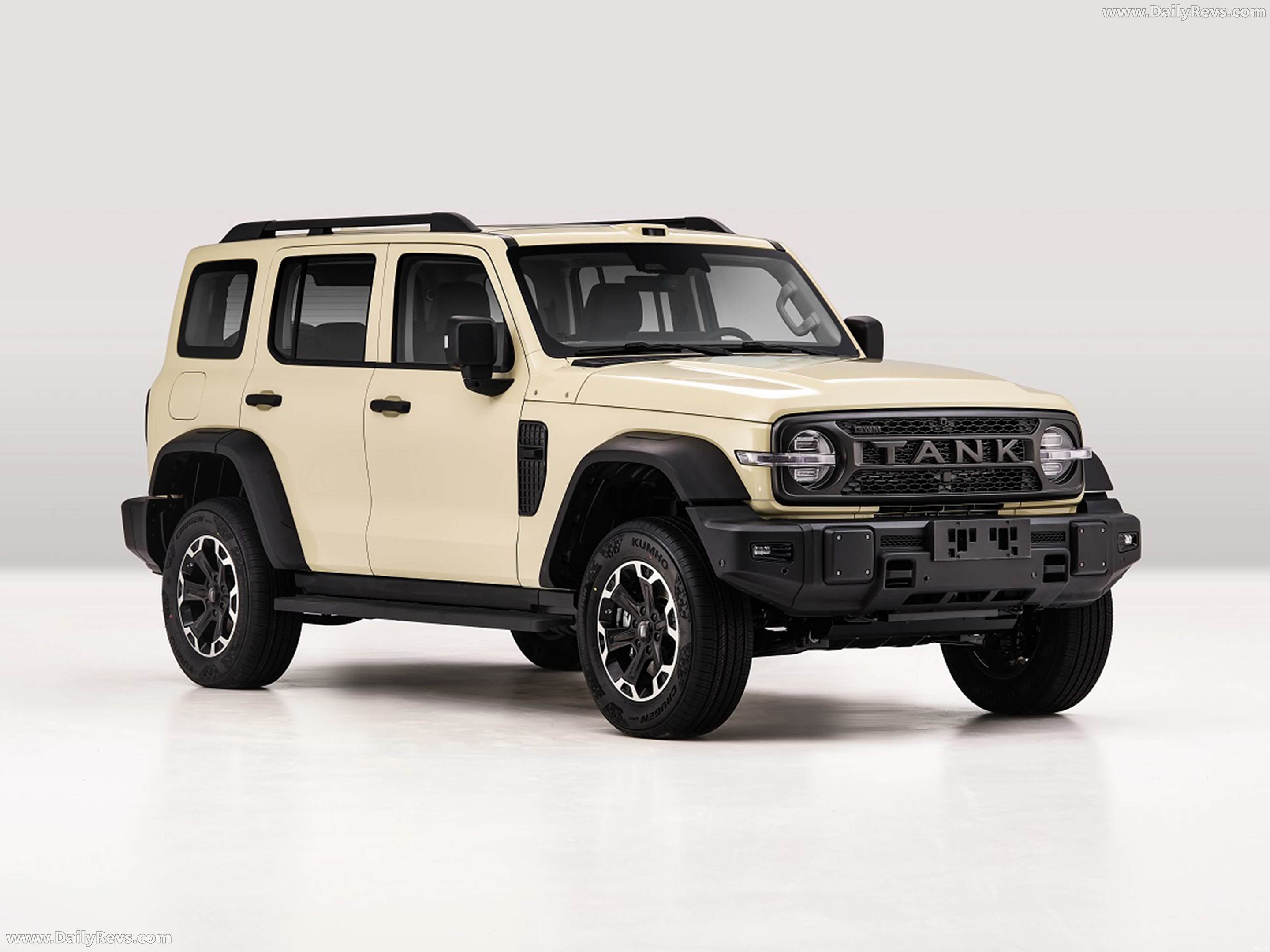 Image of Tank 300 Hi4-T Long Wheelbase
